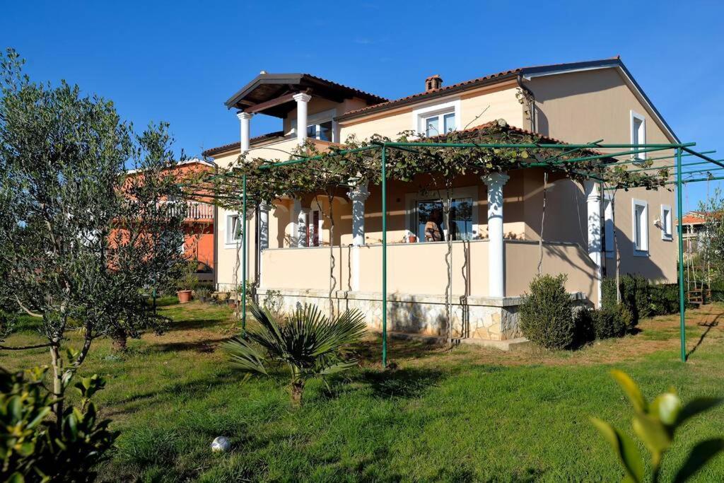 Comfortable Apartment Near Pula Marčana エクステリア 写真